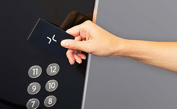 Thẻ từ thang máy là gì? Ưu nhược điểm của thẻ từ thang máy